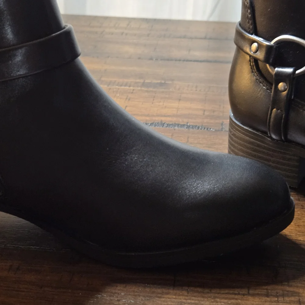 Sleek Black Ankle Booties‎ with Buckle Detail Granby Size 6